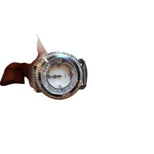 Unknown maker quartz movement‎ wristwatch